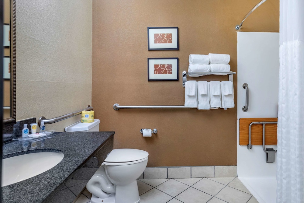 Comfort Suites Ennis TX 41/43