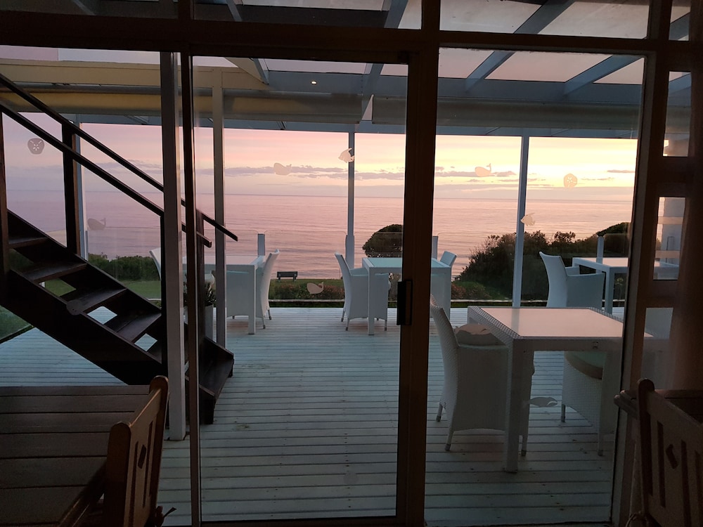 Whales Way Ocean Retreat 20/50