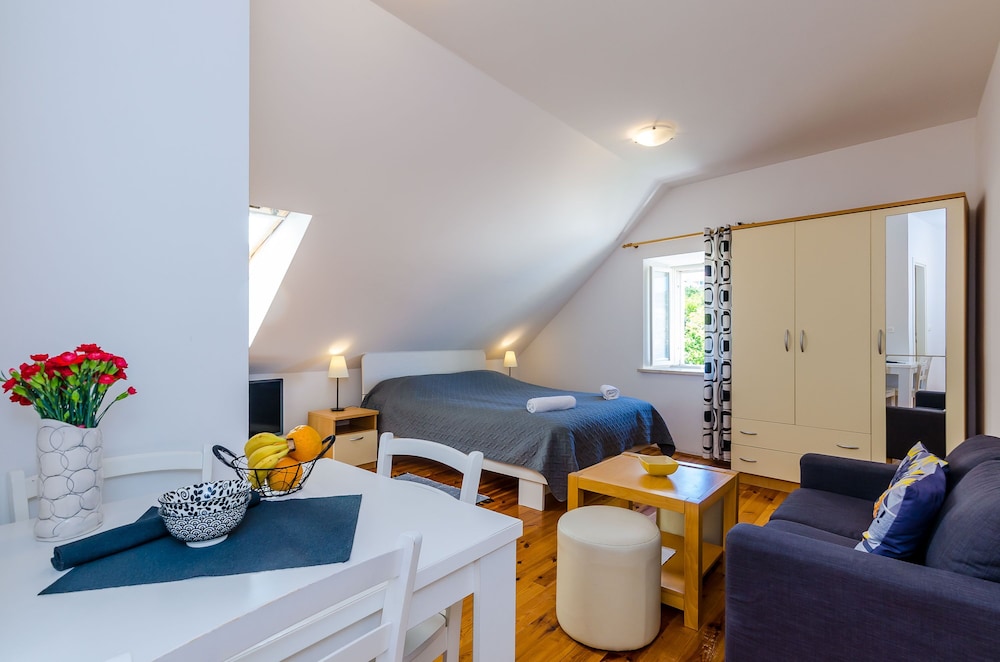 ORKA APARTMENTS 49/75