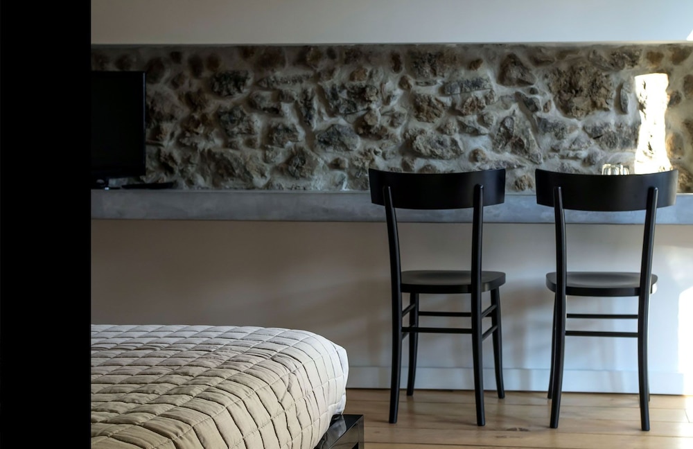 Tale Restaurant & Suite 21/75