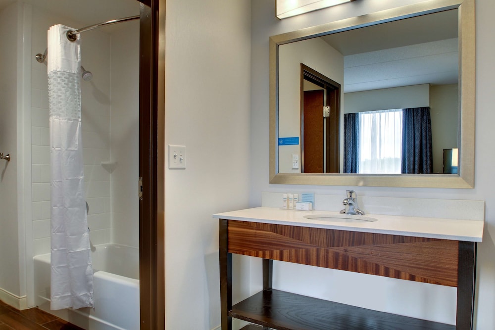 Hampton Inn Suites Greenville Airport 6/56