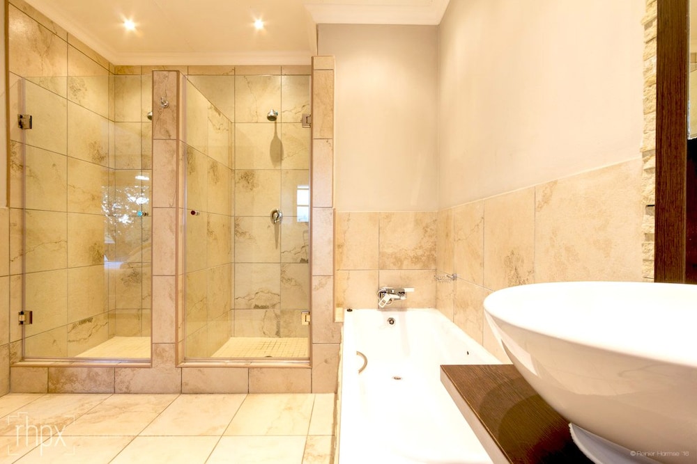 OR Tambo Guest House 42/49
