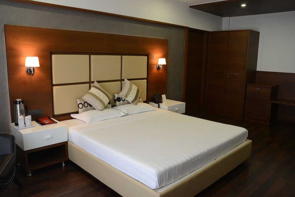 PLATINUM RESIDENCY HOTEL 9/28