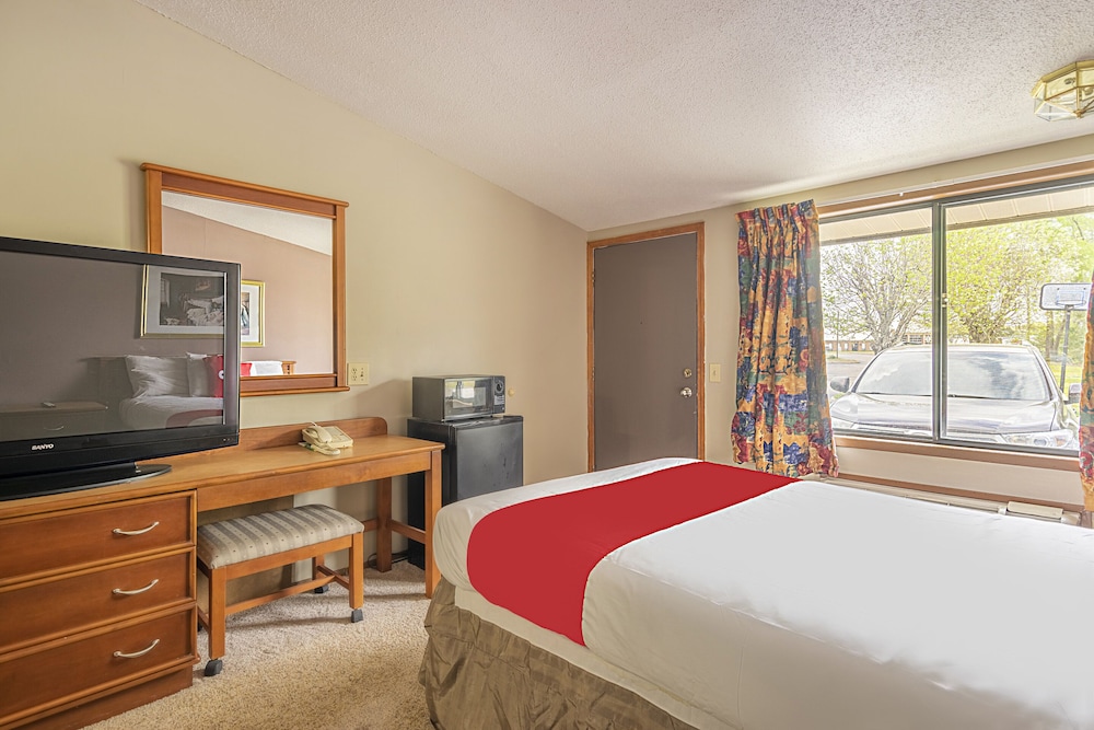 OYO Hotel Daleville AL Hwy 84 38/75