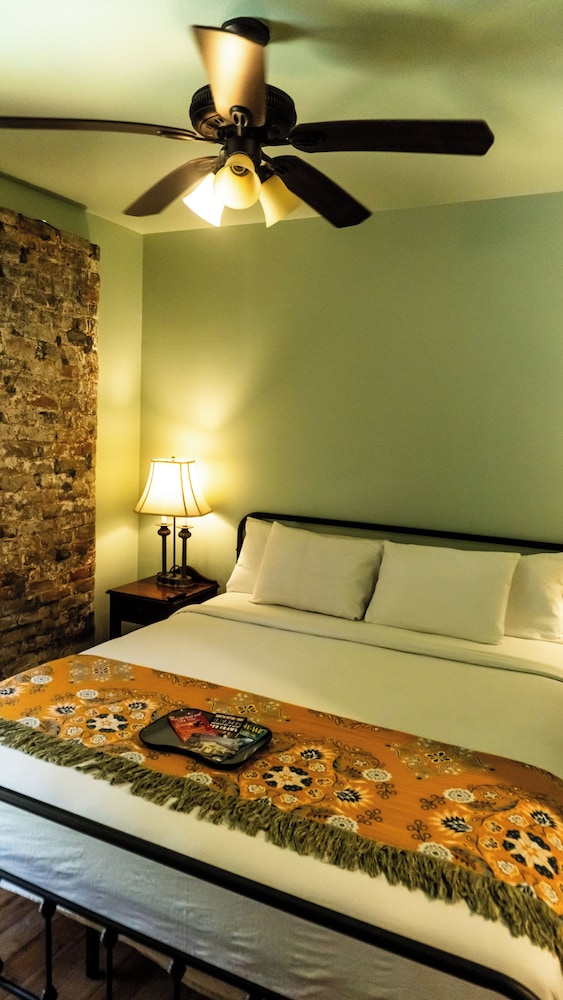 Historic Mardi Gras Inn 23/50