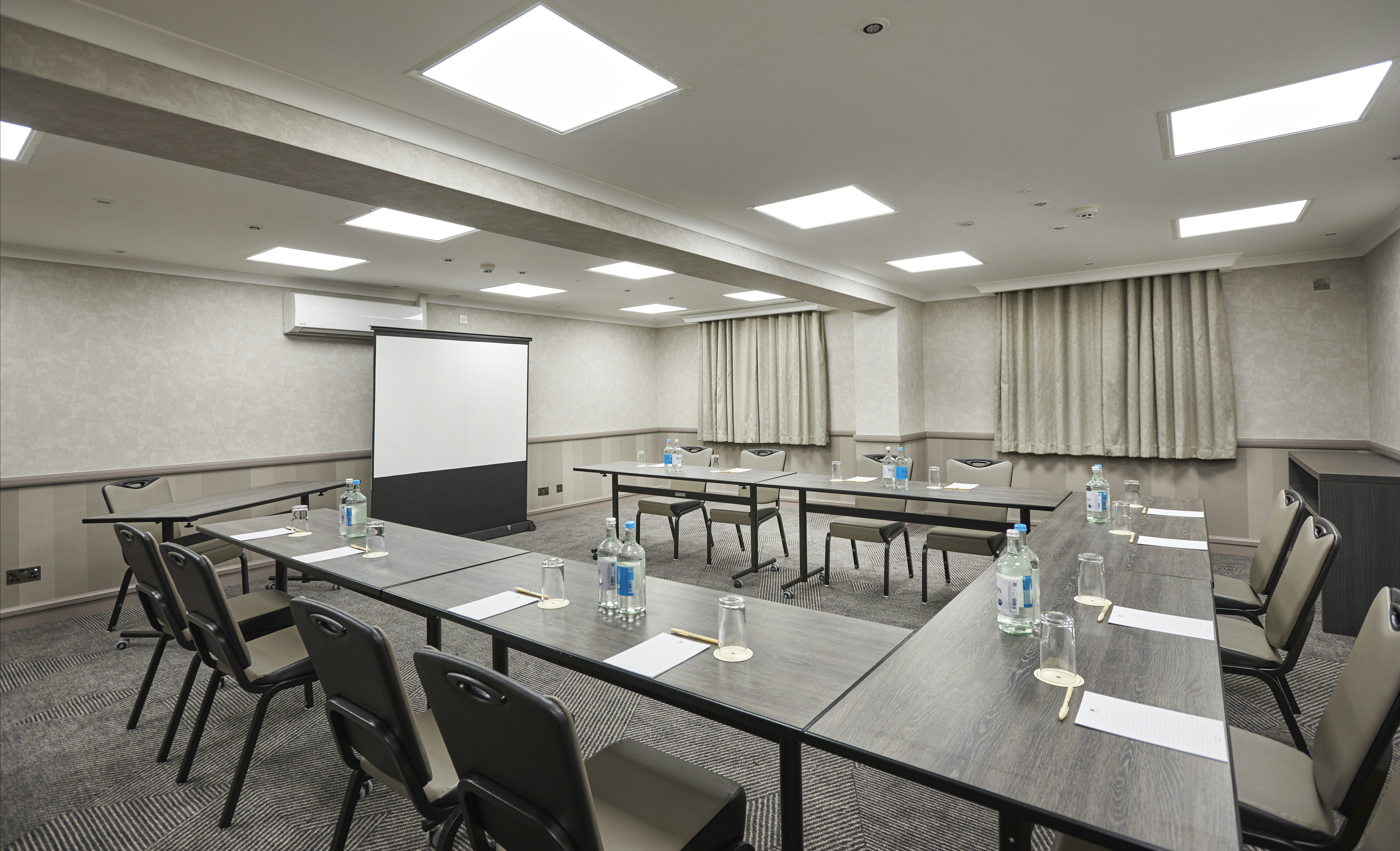 DOUBLETREE BY HILTON BRISTOL NORTH 37/47