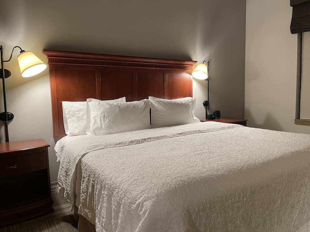 Hampton Inn & Suites Rifle 12/49