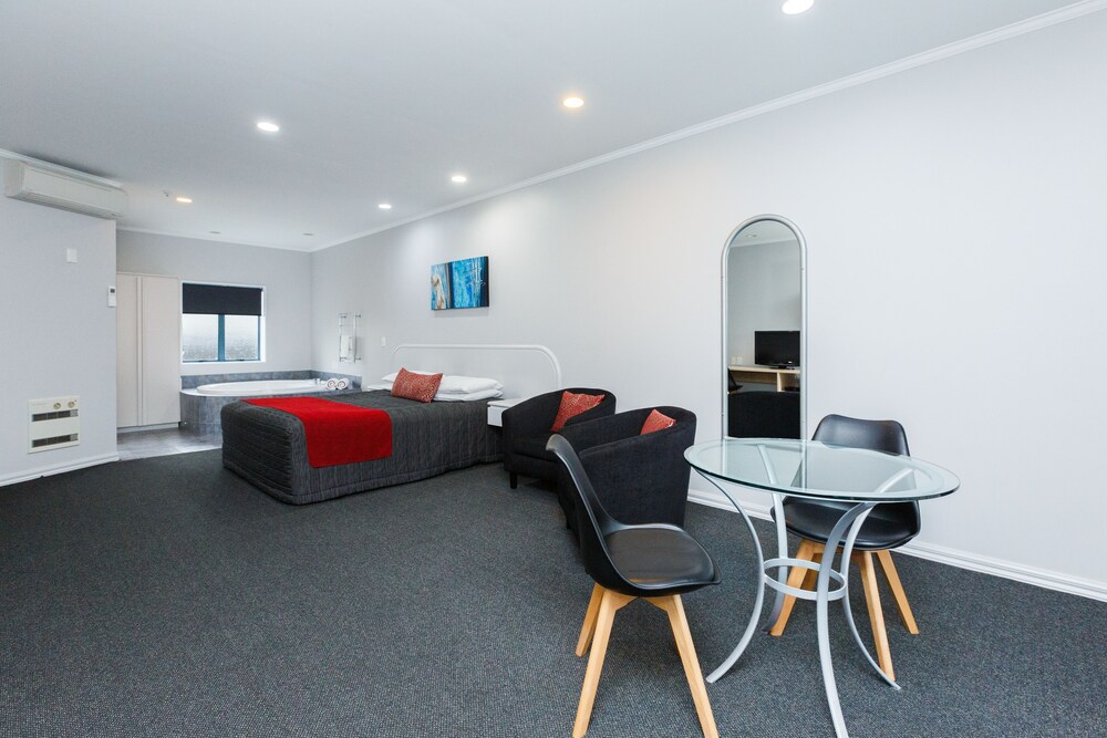 Aubyn Court Spa Motel 37/41