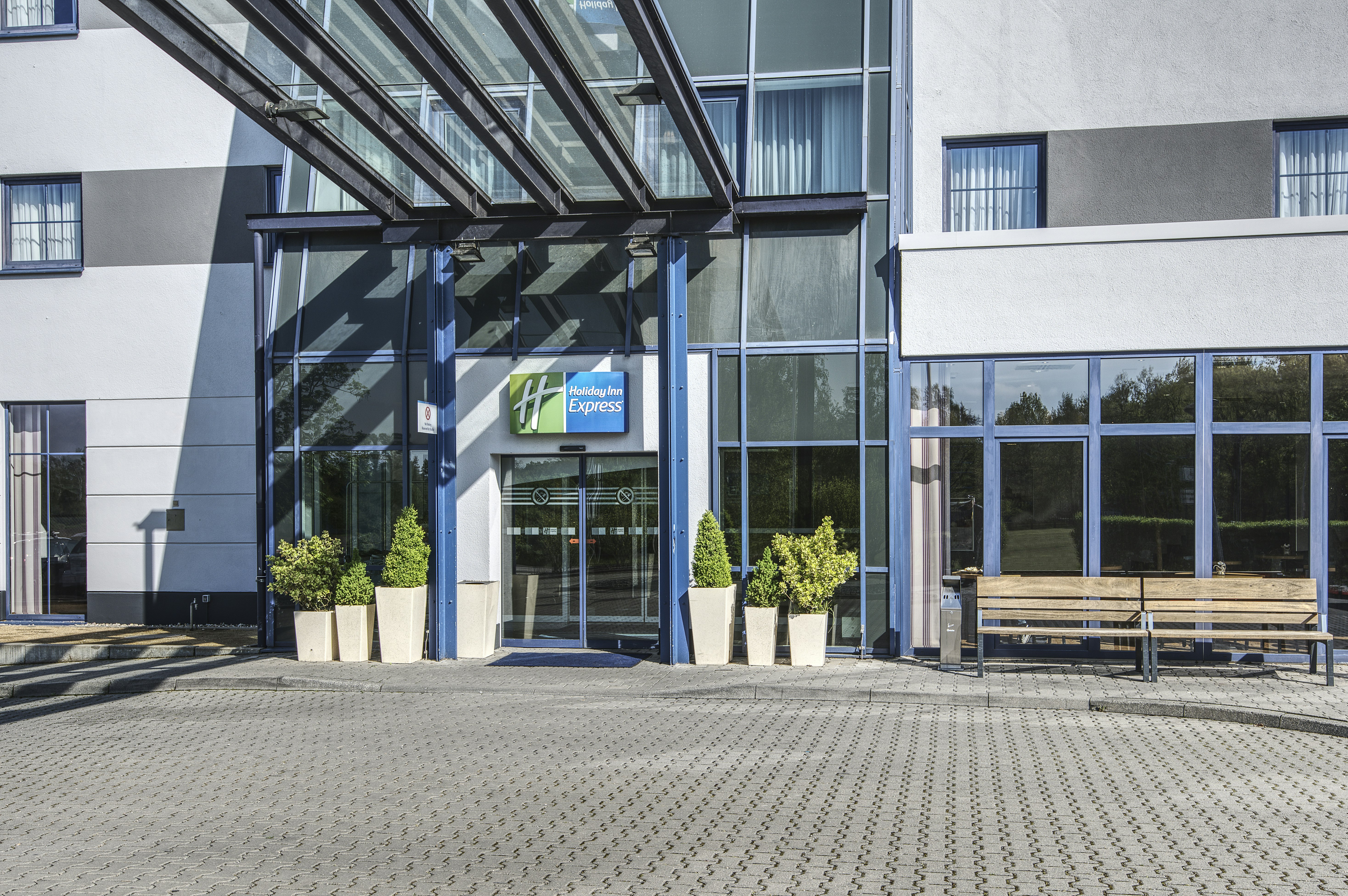 HOLIDAY INN EXPRESS FRANKFURT AIRPORT 52/58