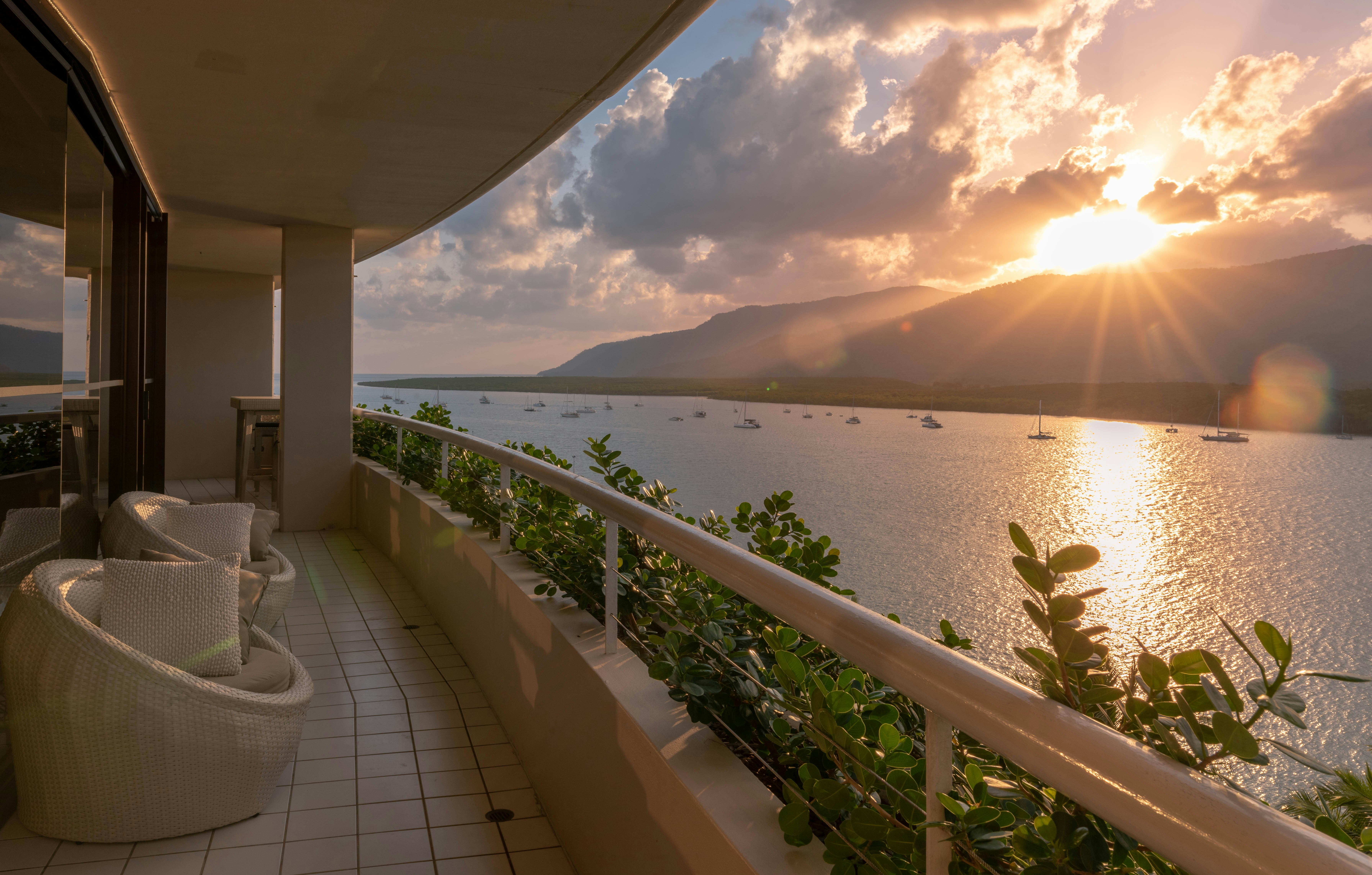 Hilton Cairns Hotel 79/85