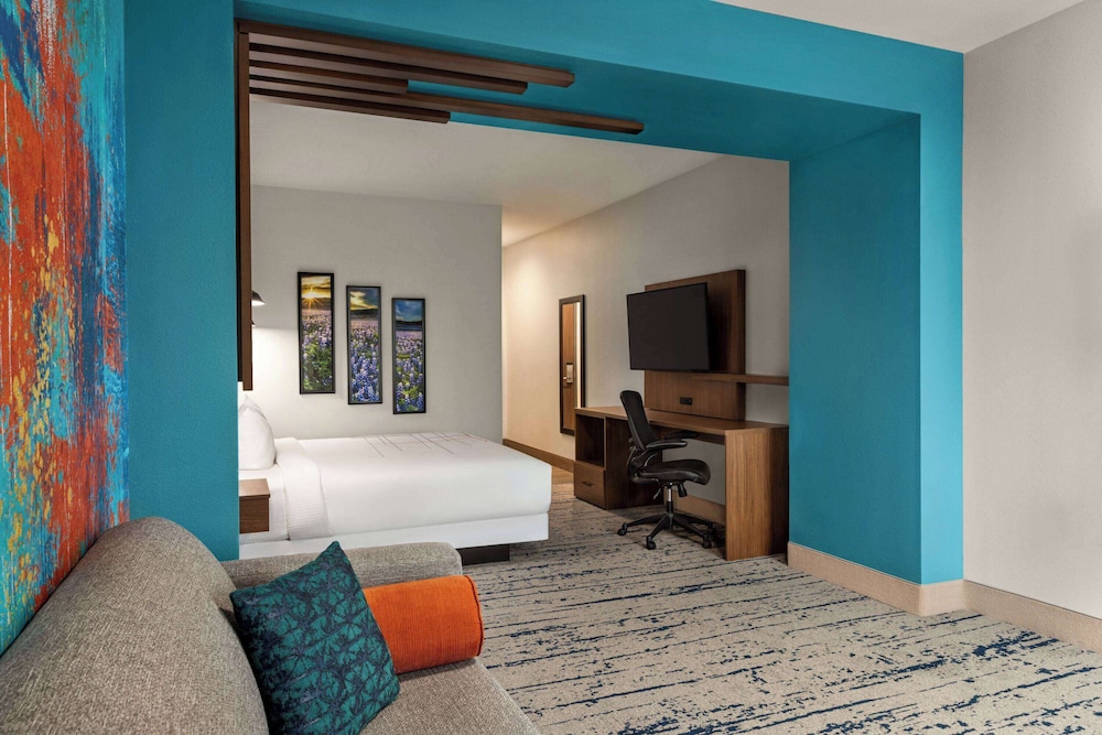 La Quinta Inn & Suites by Wyndham Austin South 25/53