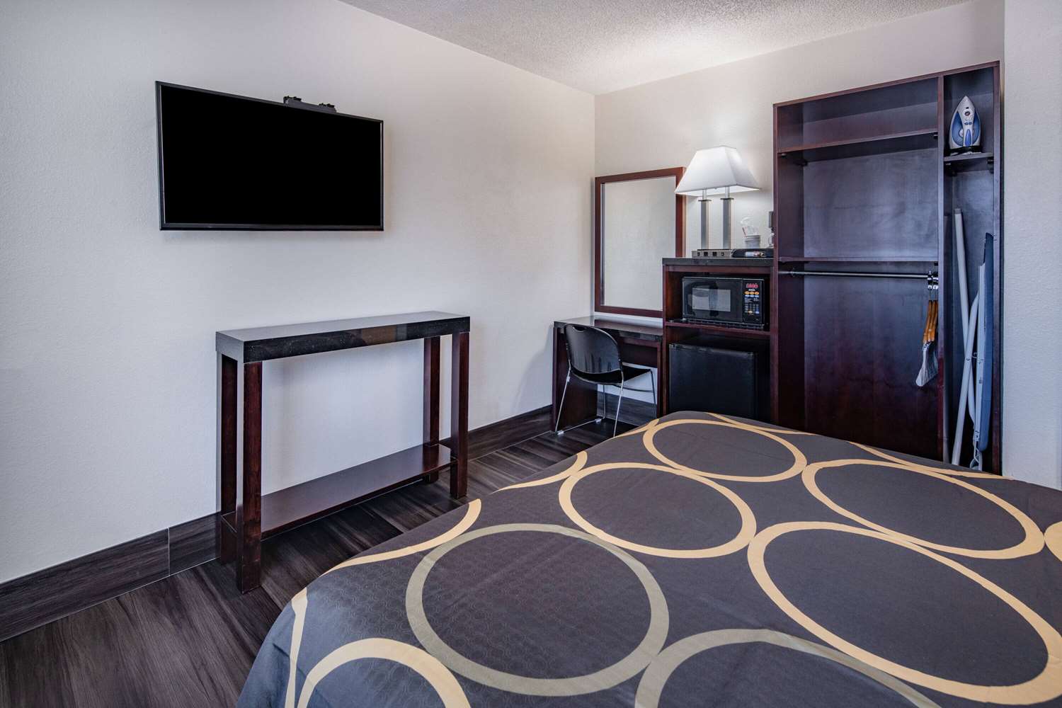 Super 8 by Wyndham San Diego Hotel Circle 42/58