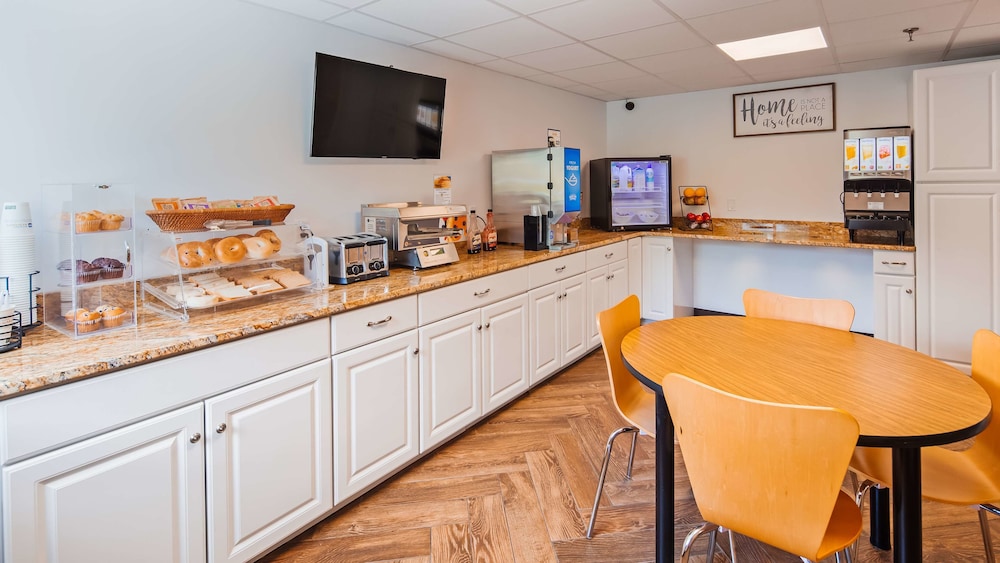 The SureStay Hotel by Best Western Presque Isle 37/42