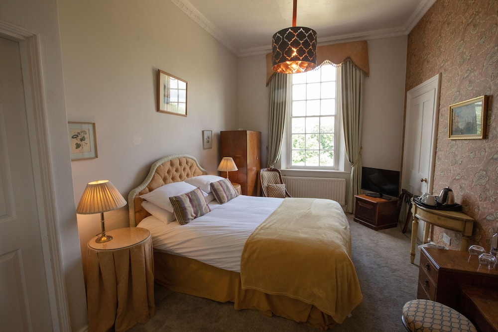 Grafton Manor 6/42