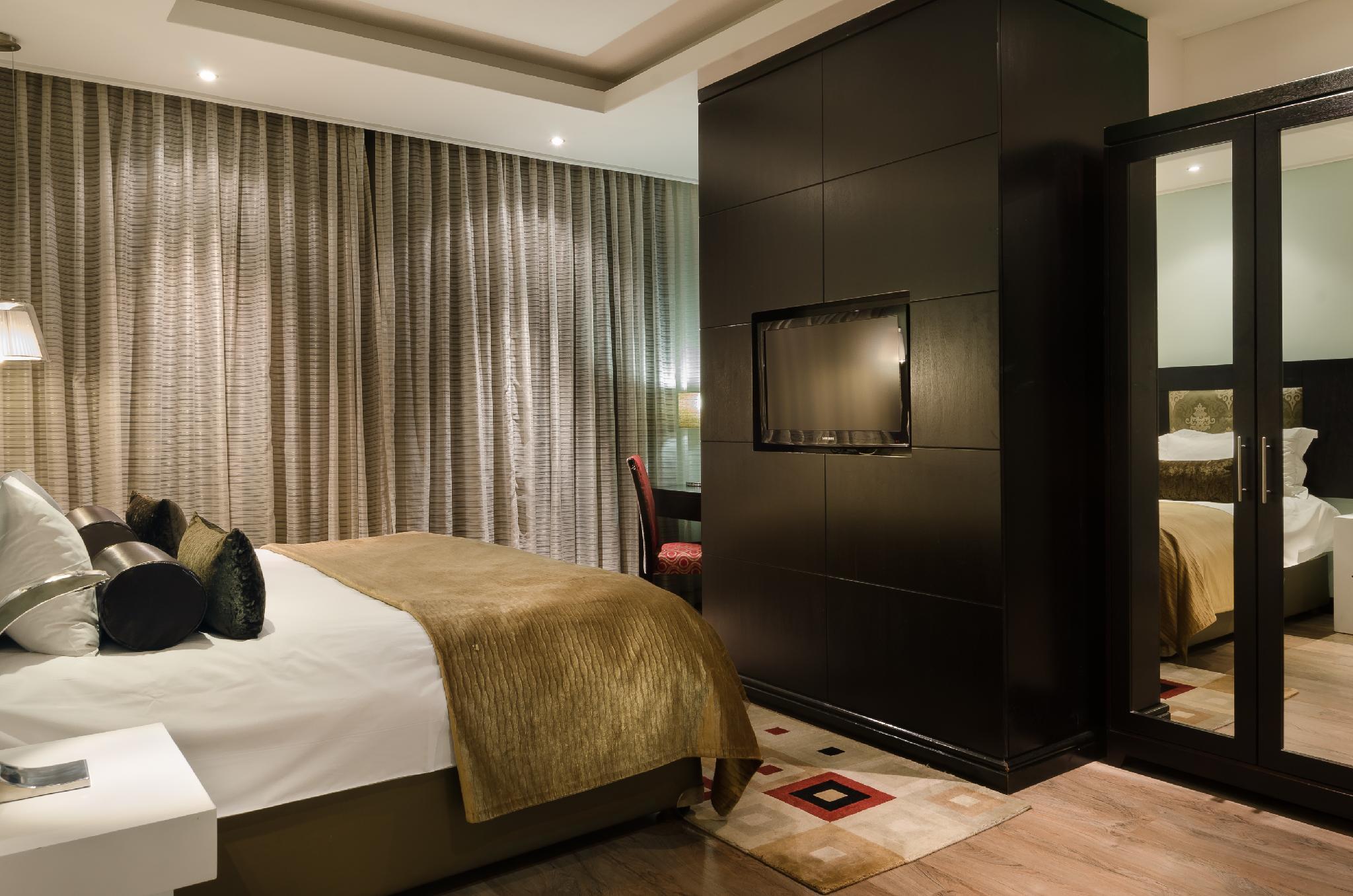 Executive, Suite