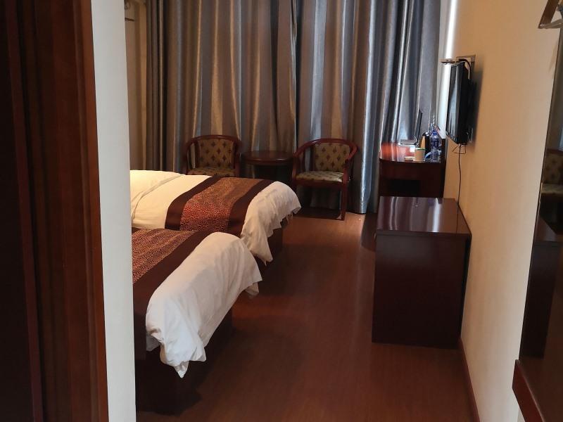 Greentree Inn Anhui Luan Huoqiu Jianxing Road Express Hotel 6/26