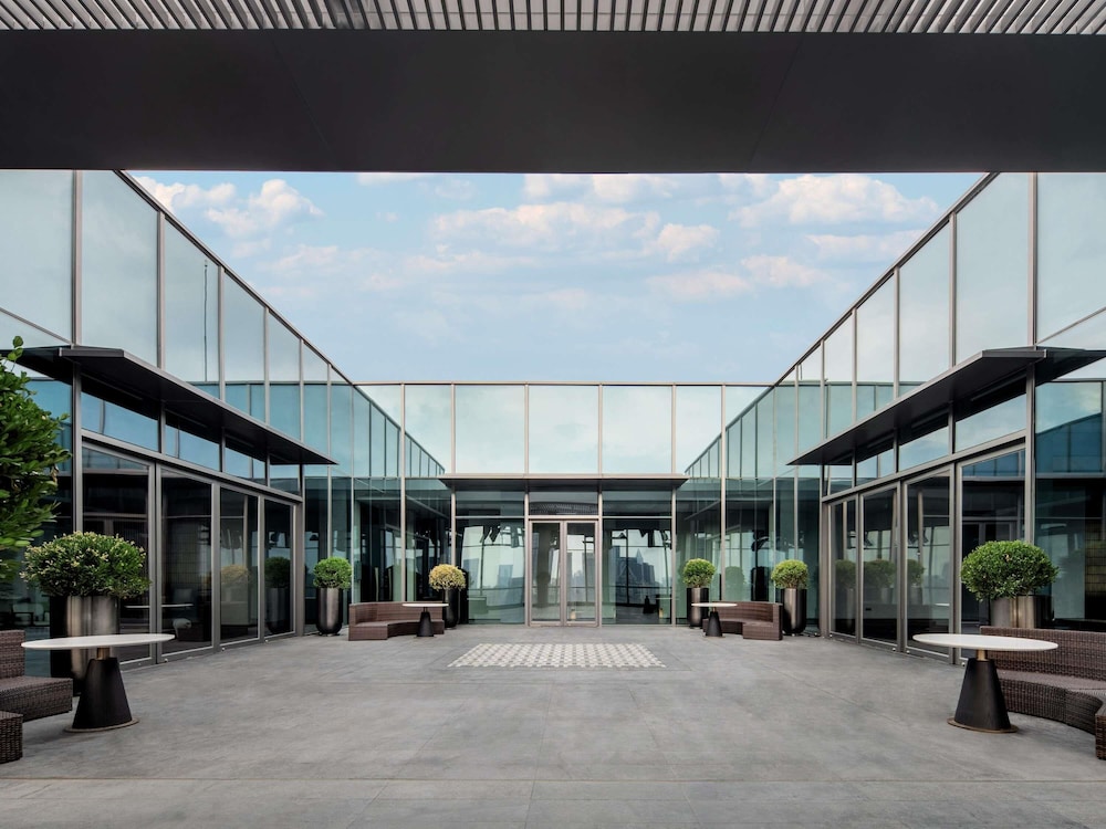 Sofitel Shanghai North Bund 56/60
