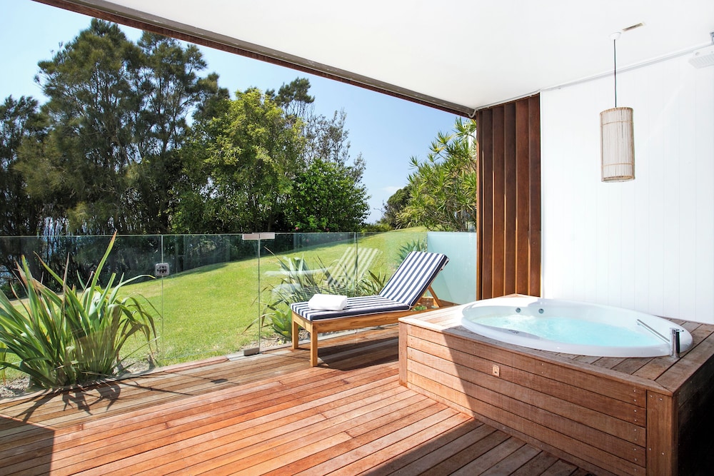 Bannisters by the Sea Mollymook 25/50