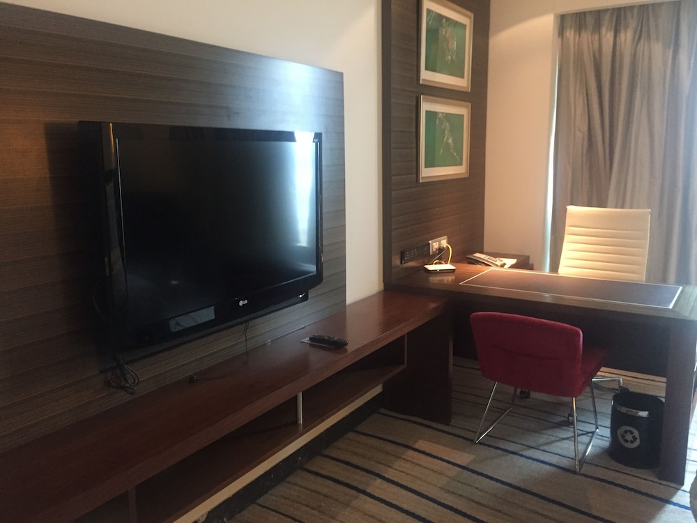 LE MERIDIEN COIMBATORE 18/40