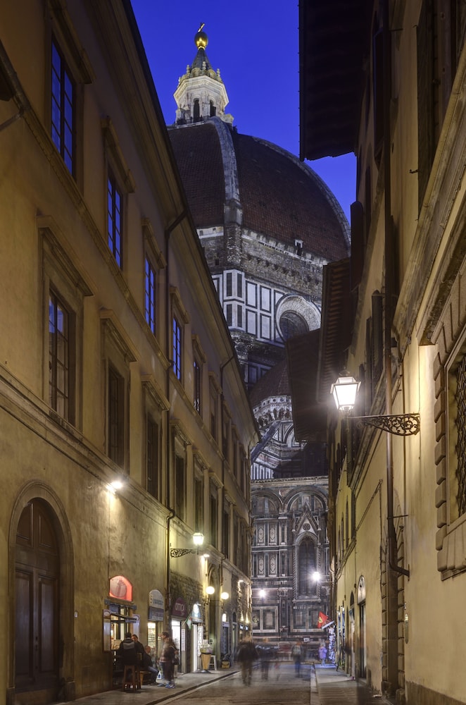 Palazzo Niccolini Al Duomo 64/72