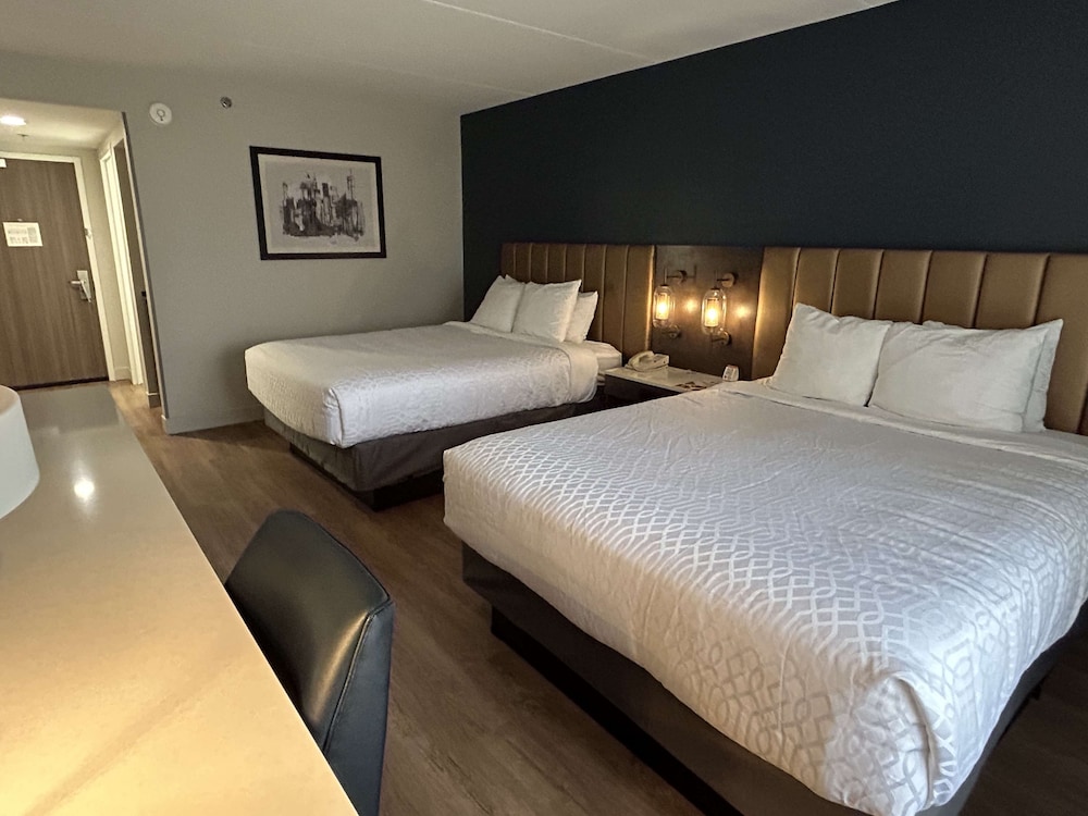 STANDARD, 2 DOUBLE BEDS