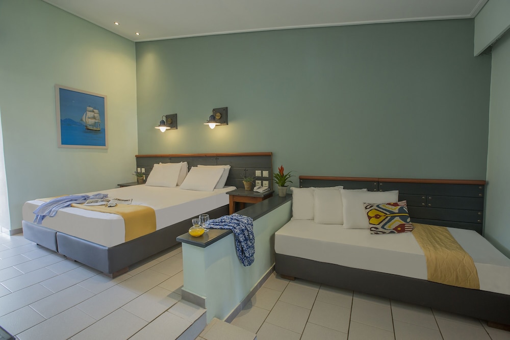 Golden Coast Hotel and Bungalows 38/75