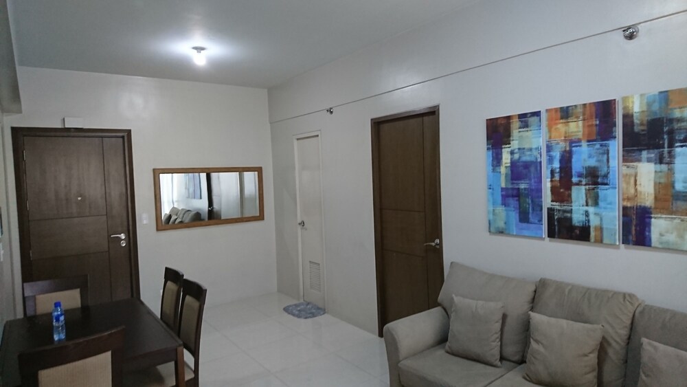 One Palm Tree Apartments 32/42