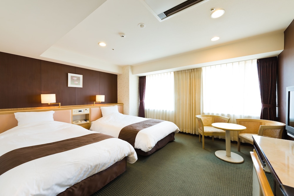 Niigata Grand Hotel 10/76