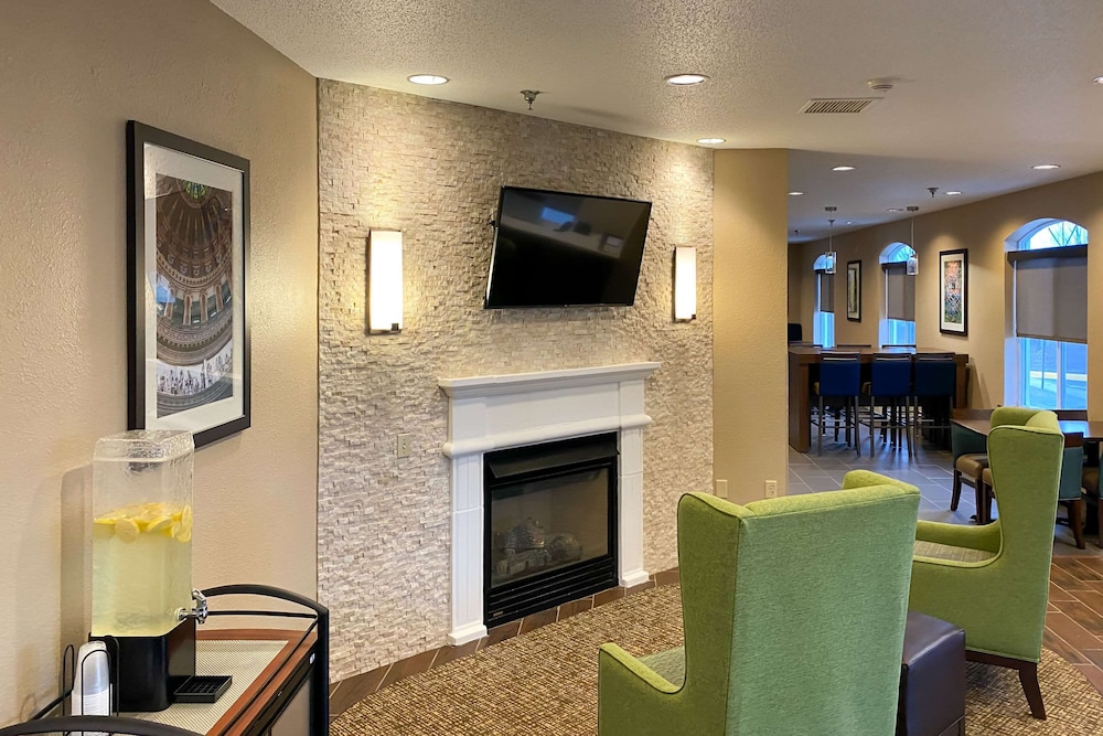 Comfort Inn DeKalb - University Area 3/26