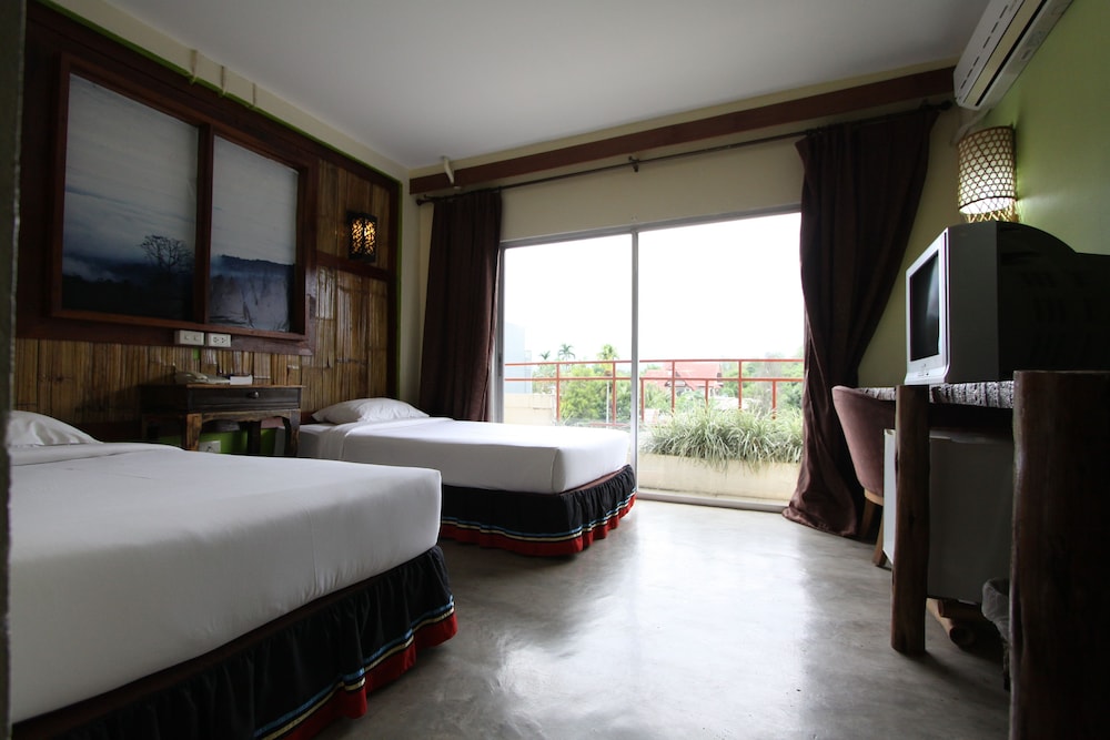 Phumanee Home Hotel 10/19