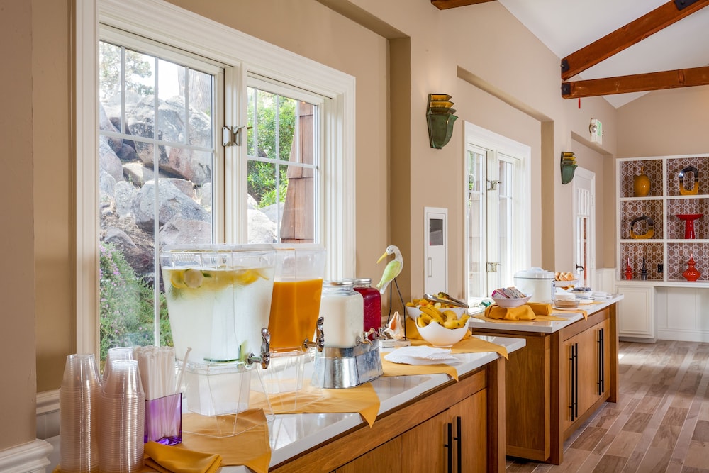 Lighthouse Lodge And Cottages 41/44