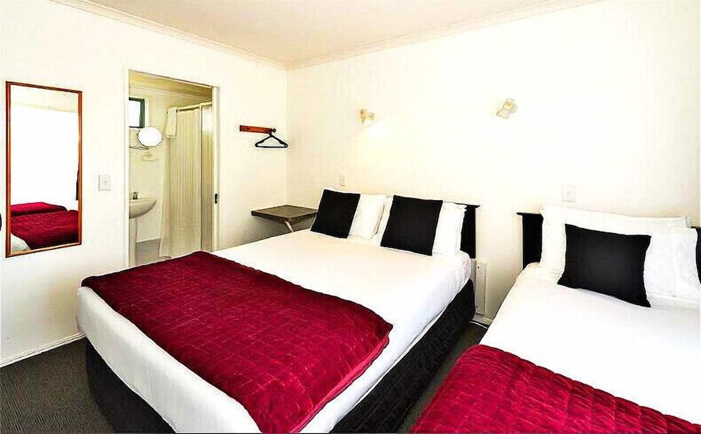 Accolade Lodge Motel 10/40