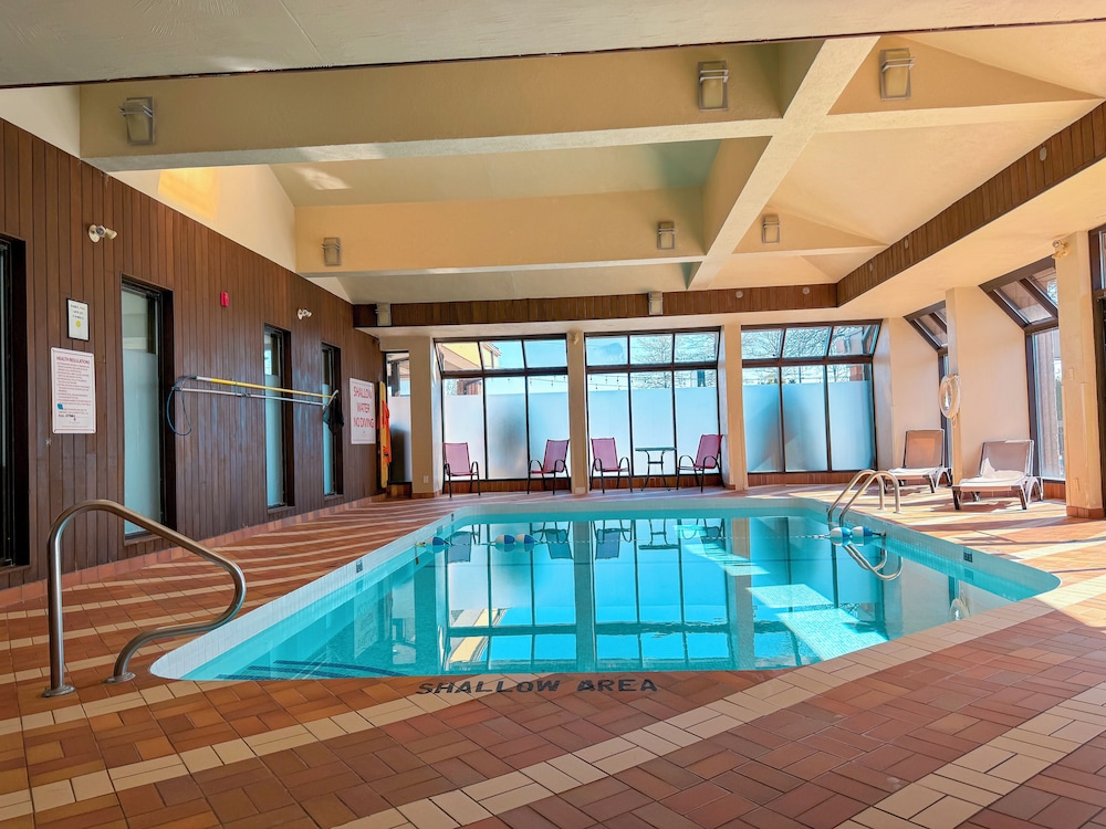 Ramada Plaza By Wyndham Niagara Falls 35/79