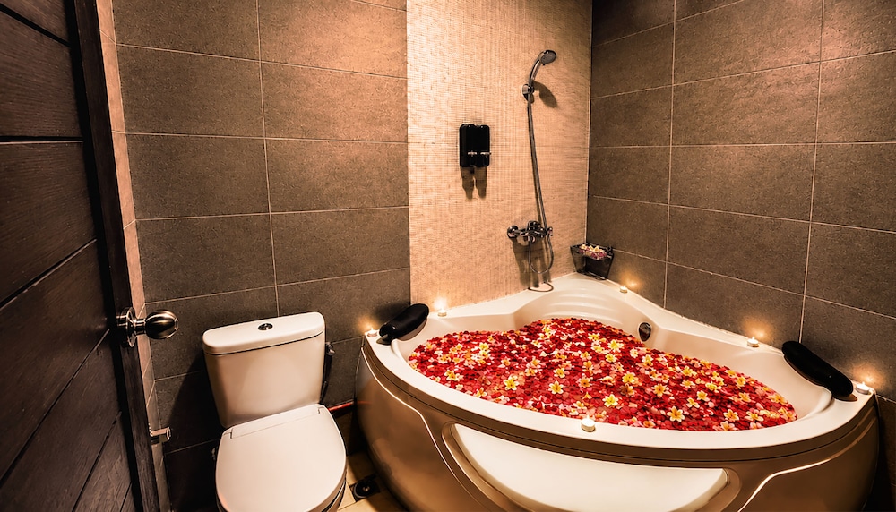 غرفة ديلوكس بسرير كينج بإطلالة على المسبح، The Visala Boutique Suites Seminyak 8/10