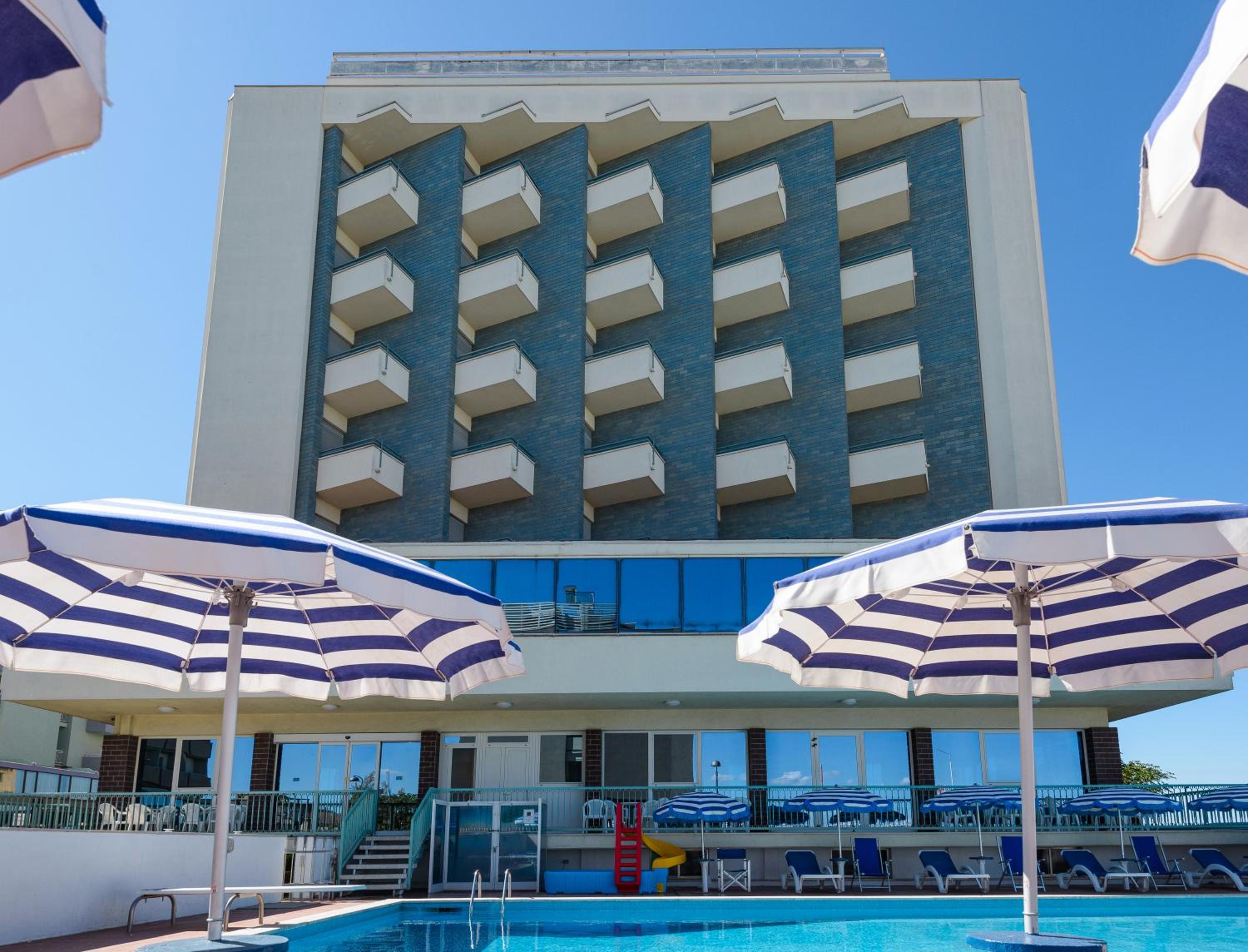 Hotel Majestic 2/50