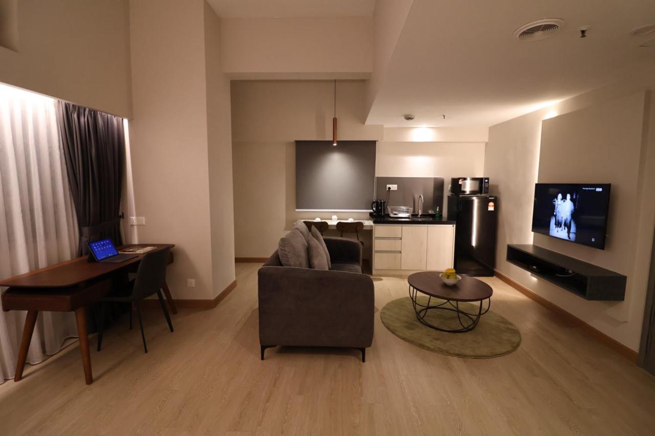 Crown Regency Serviced Suites 26/39