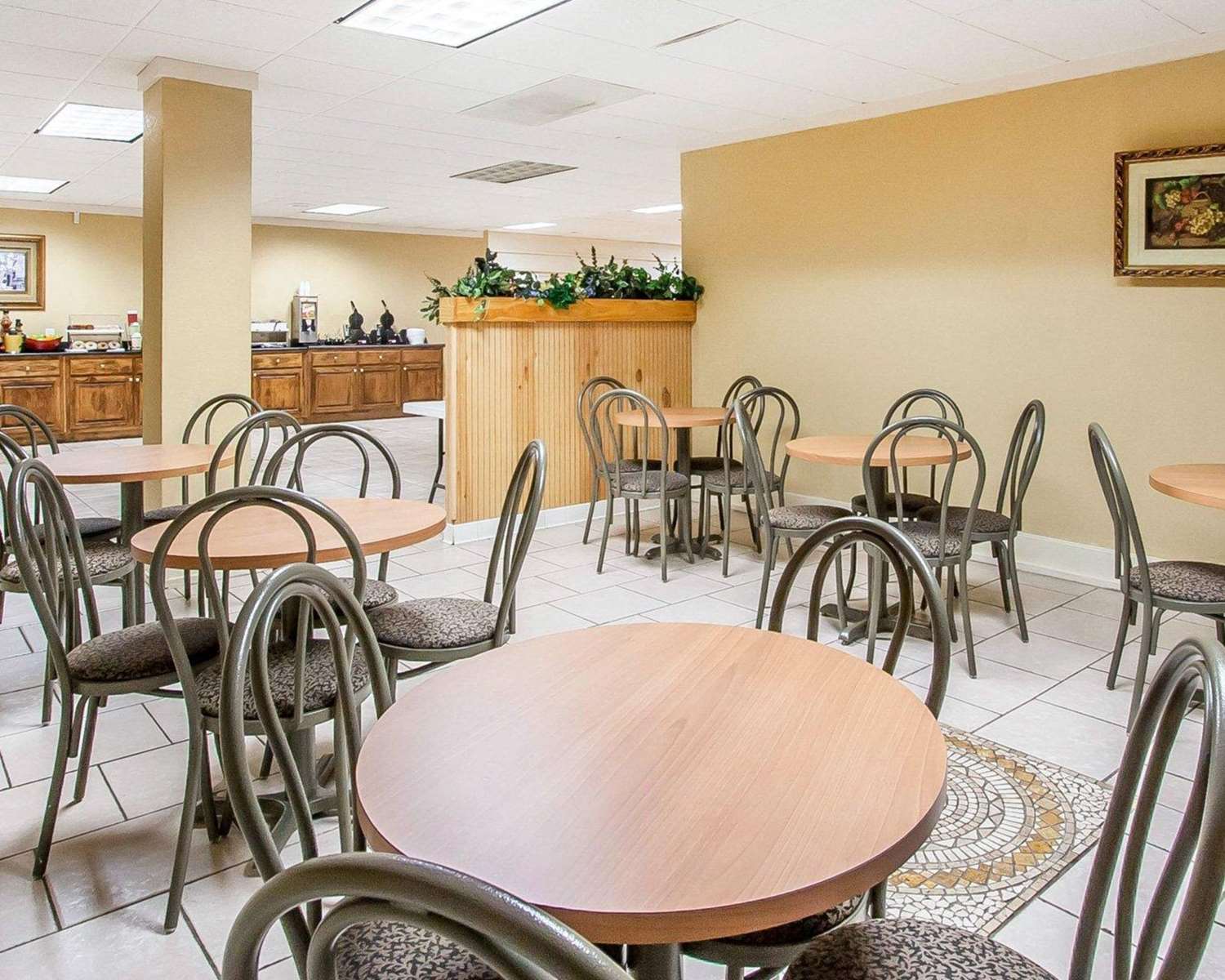 Clarion Inn & Suites University Center 21/27