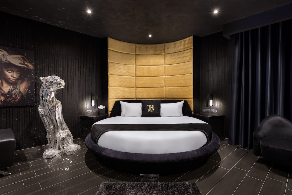 H Hotel Adults Only 18/68