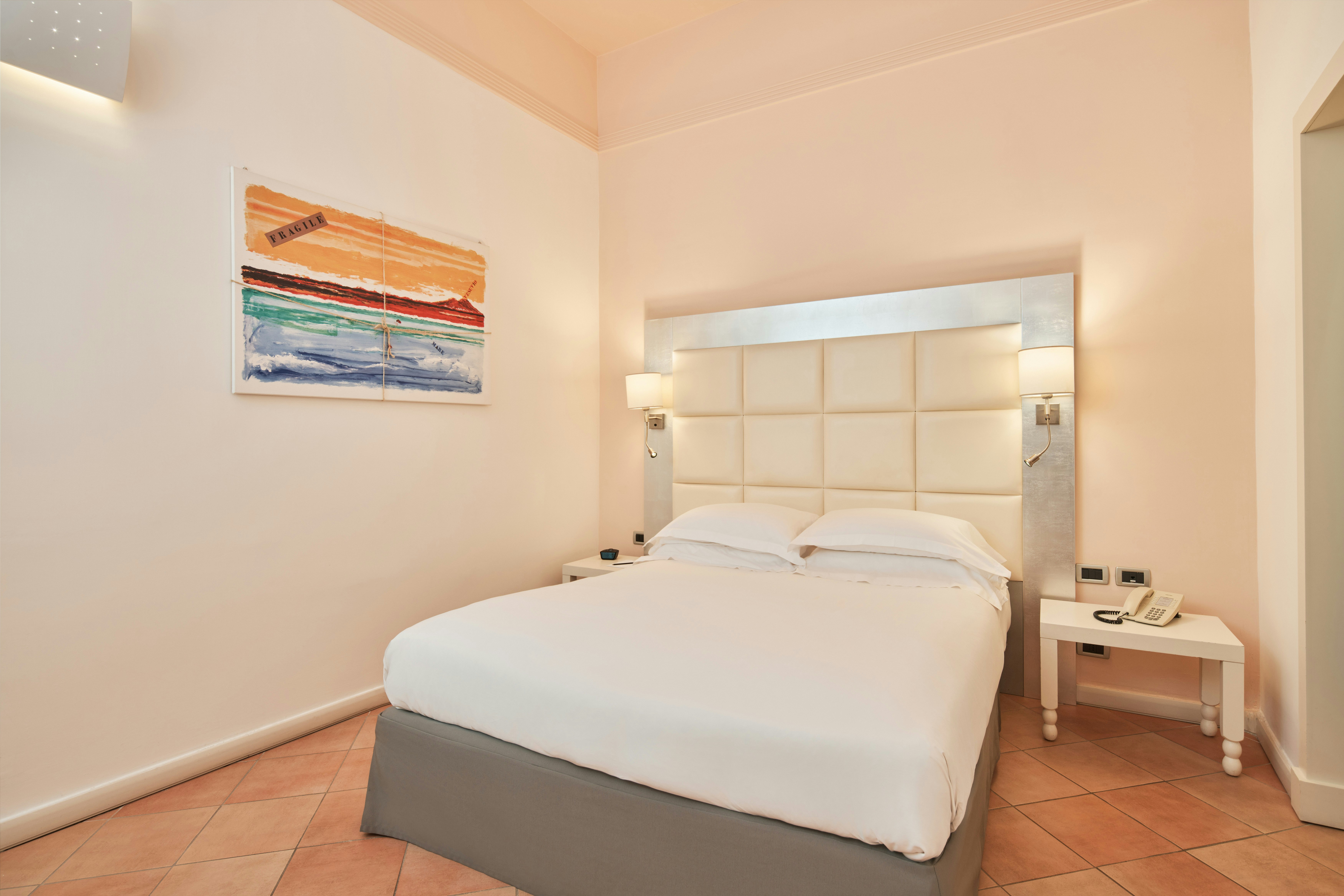 غرفة عائلية بسرير كوين، Palazzo Caracciolo Naples 2/4