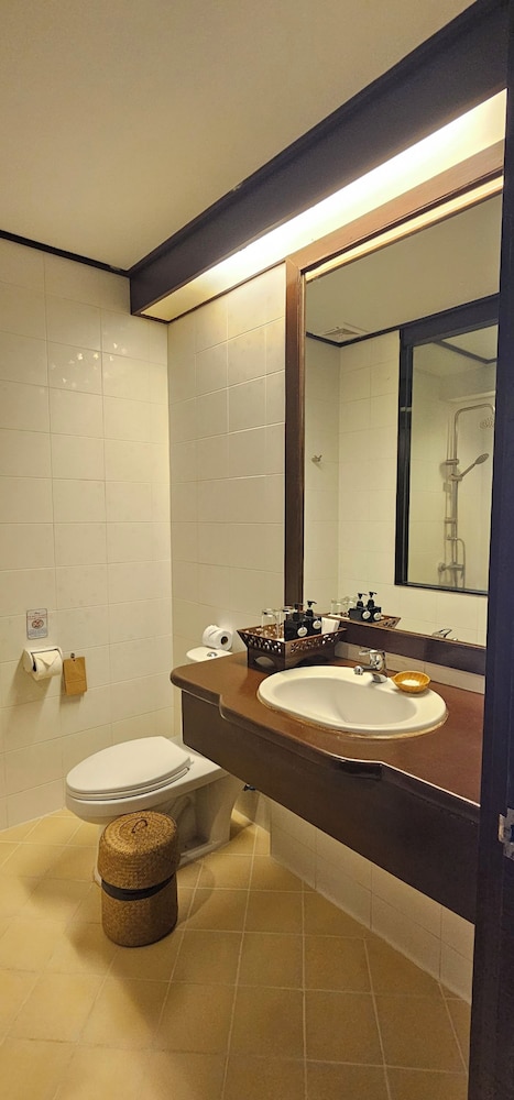 THAI HOUSE BEACH RESORT 73/75