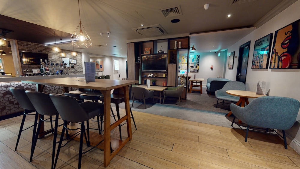 HOLIDAY INN BRENTWOOD M25, JCT 28 52/74