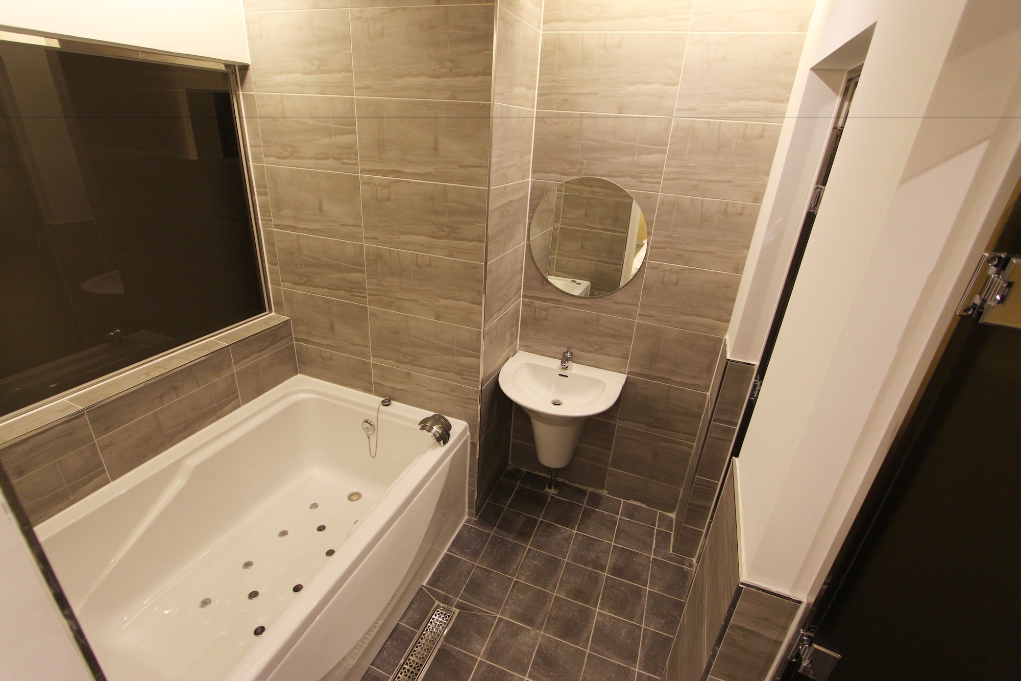 غرفة ديلوكس بسرير كوين، Brown-Dot Hotel Daegu Hyukshin Doshi 5/8