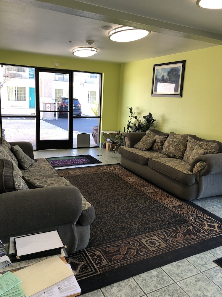 Cloverdale Wine Country Inn and Suites 36/47