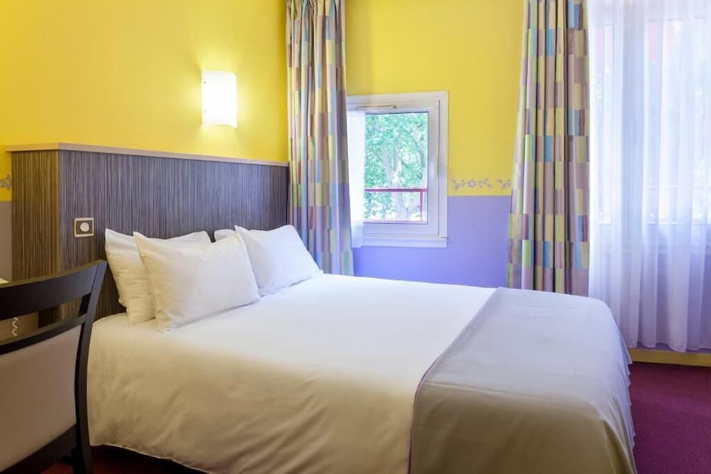 The Originals City Hotel Le Lion Dorr Chinon Inter Hotel 12/76