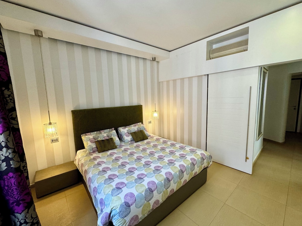 DELUXE, APARTMENT