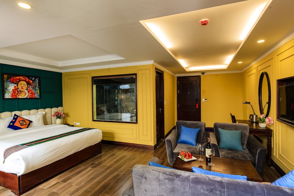 Sapa Clover Hotel 8/23