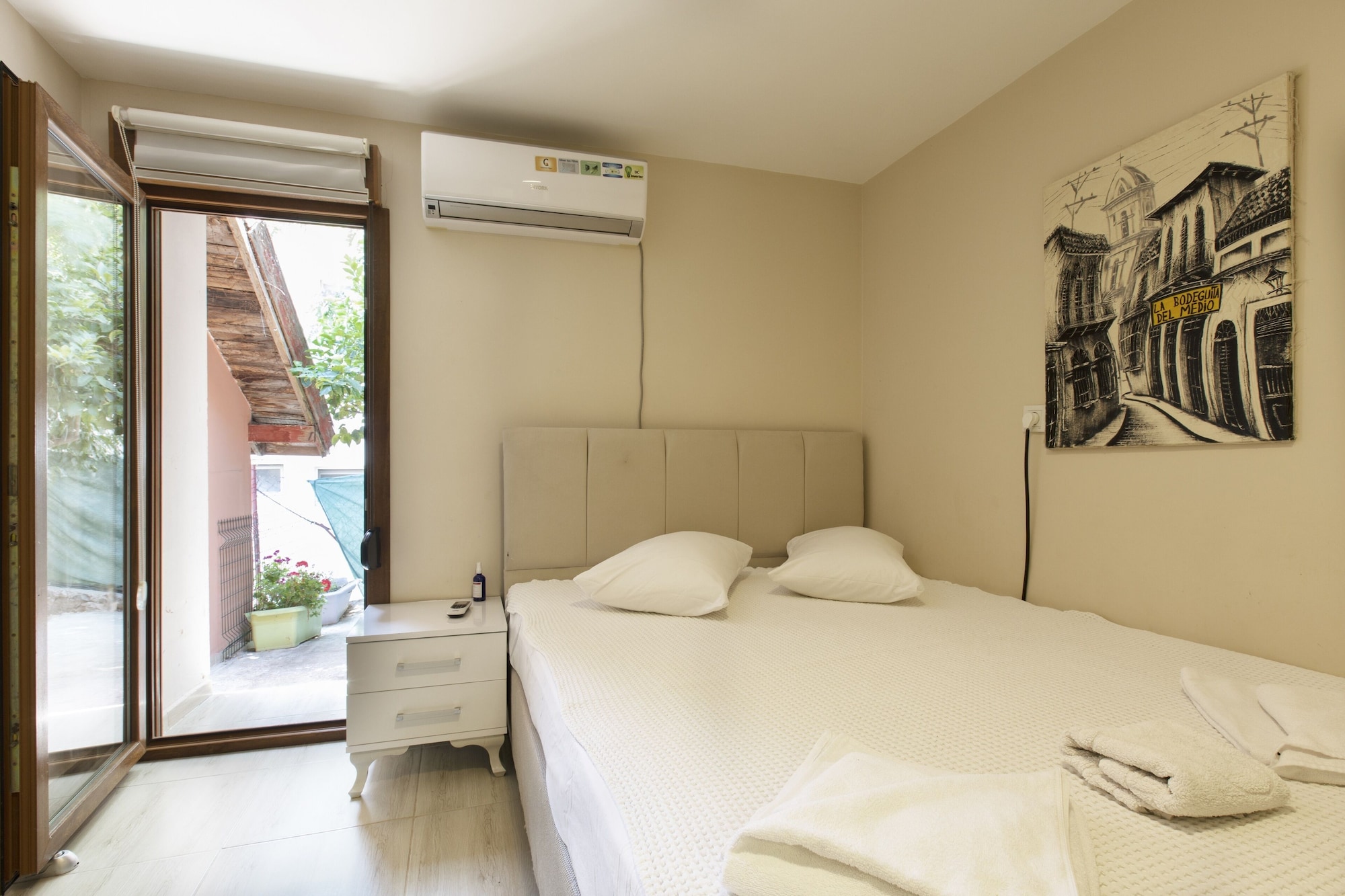 Standard, King Bed, Garden Area