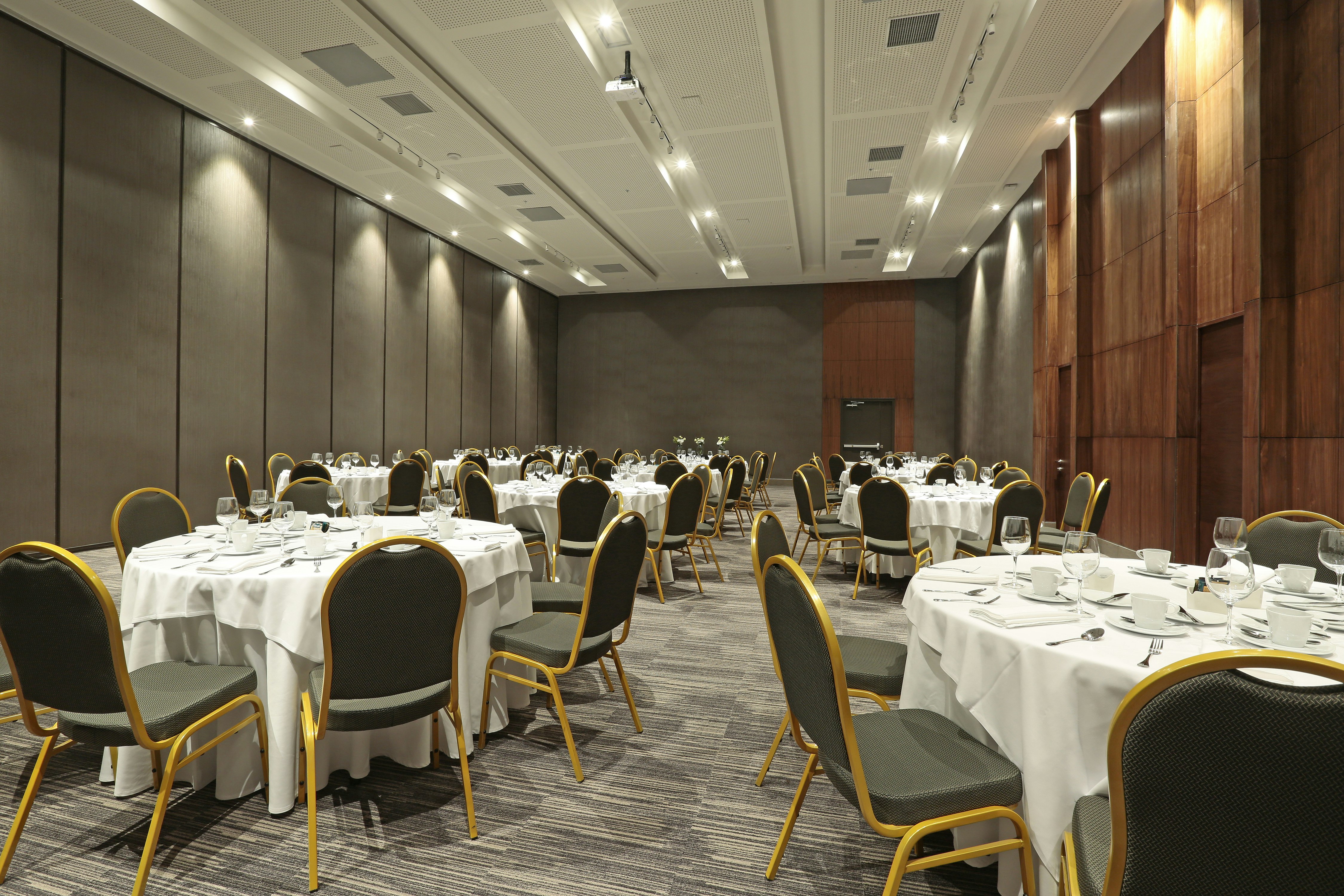 DoubleTree by Hilton Santiago Kennedy 68/73