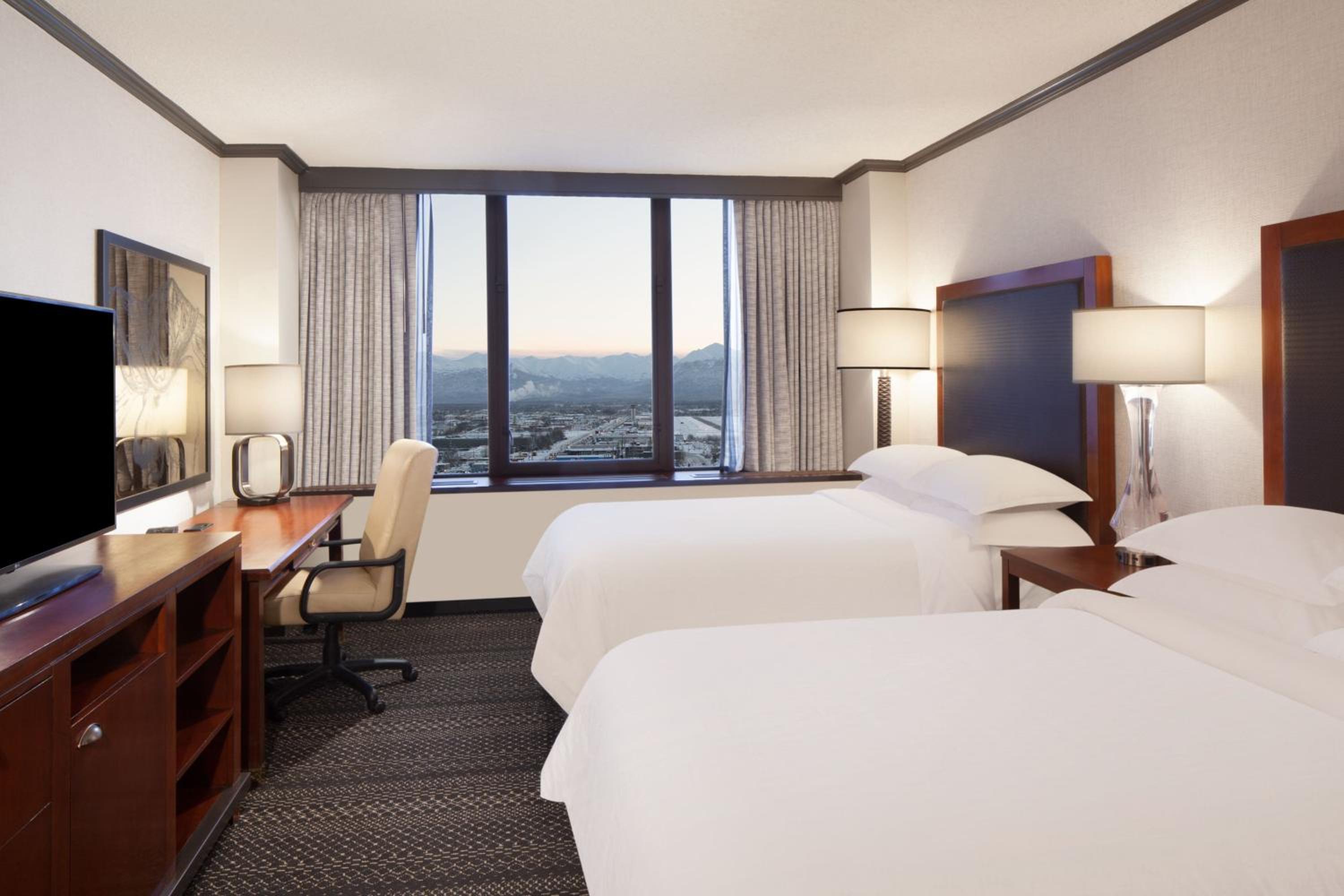 Guest Room, Deluxe, 2 Double Beds, Mountain or Bay View, High Floor، Sheraton Anchorage Hotel 7/9