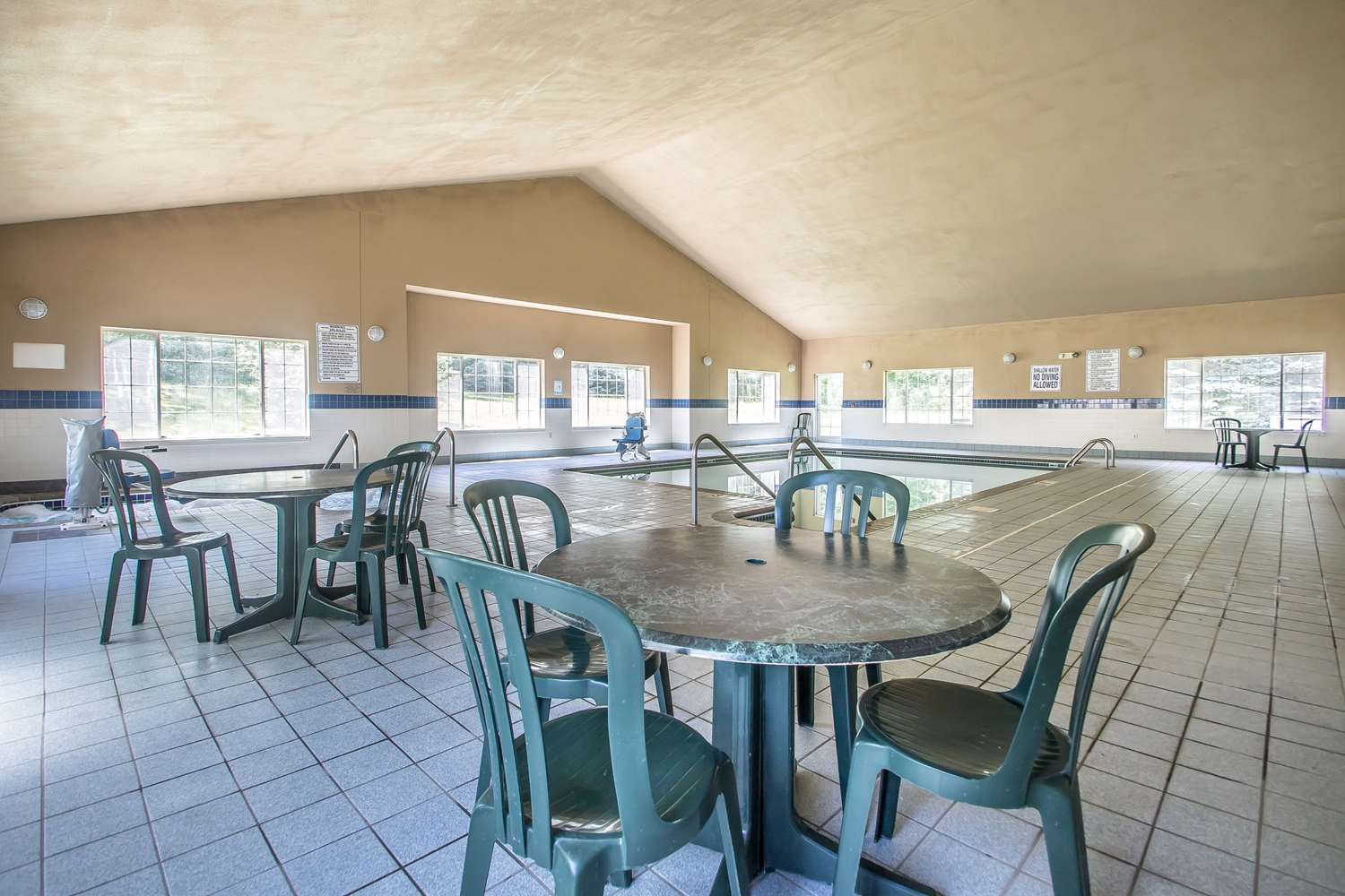 Quality Inn & Suites East Troy I-43 29/33
